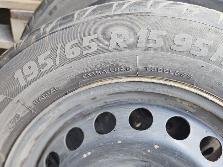 4бр Летни гуми 195 65 15 с джанти за VW 5 112x 15 пелфектни