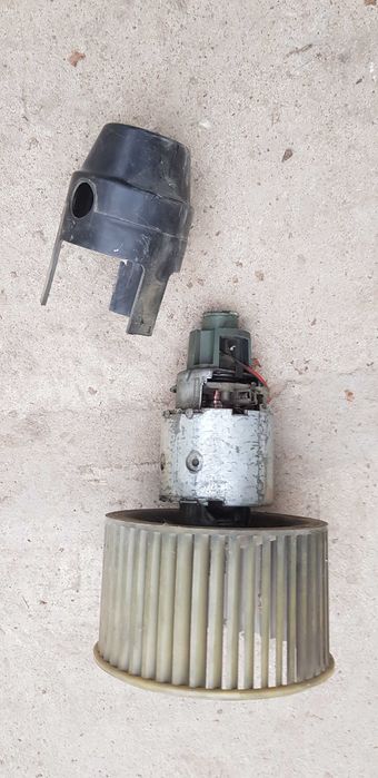 Продам моторчик на печку и вентиляцию в салон для Ауди 100 с3