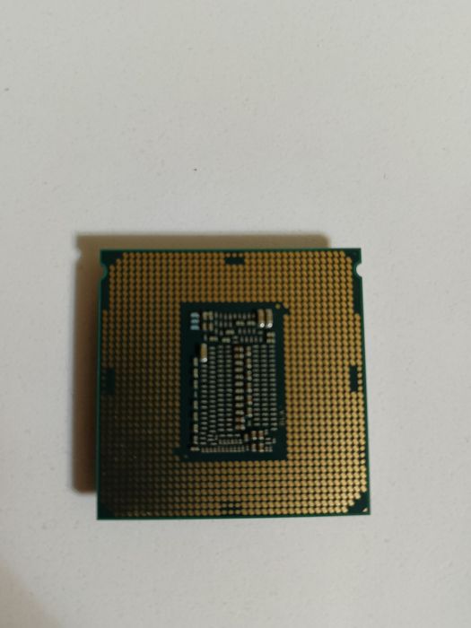 Продаю процессор I7 9700