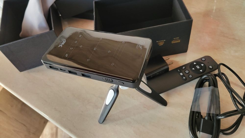 Mini Smart Projector 4K ultra HD(3d) DLP