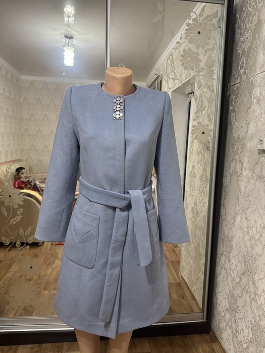 Срочно продам пальто весна осень новые