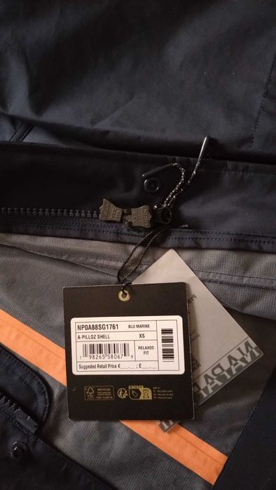 NAPAPIJRI Geaca noua cu eticheta (primavara, vara, toamna), waterproof.