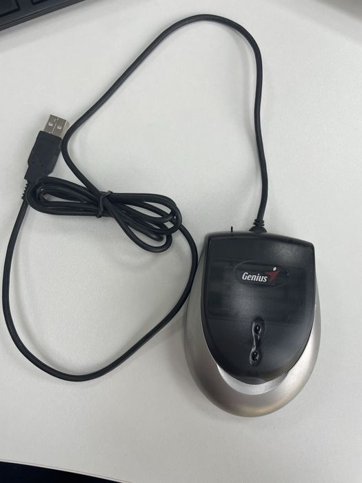 Зарядное жля батареек продам