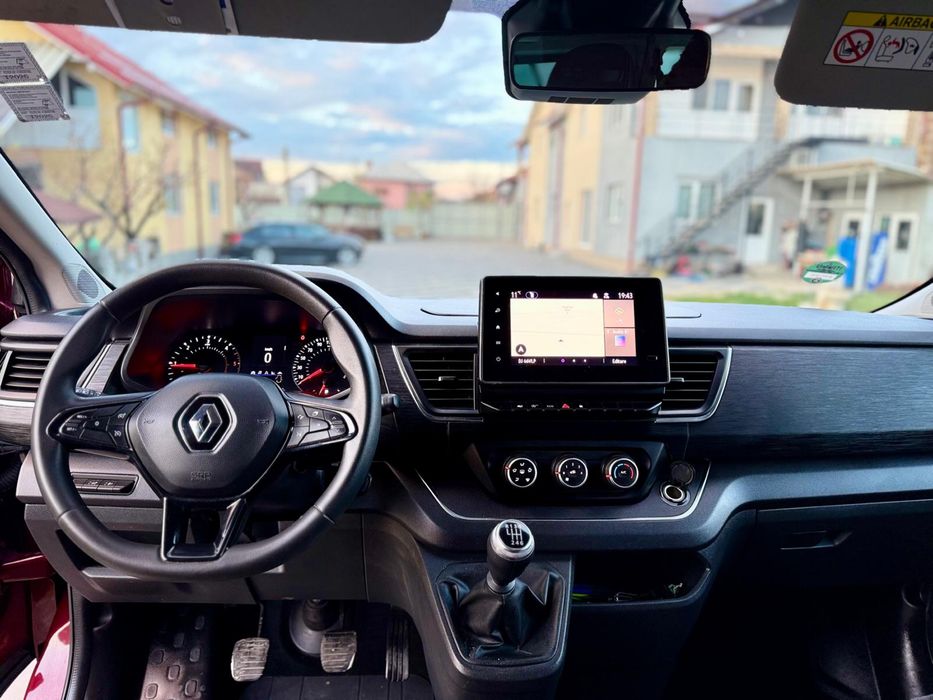 Renault Trafic 2022 Model Lung / 8+1 locuri / 2.0 diesel