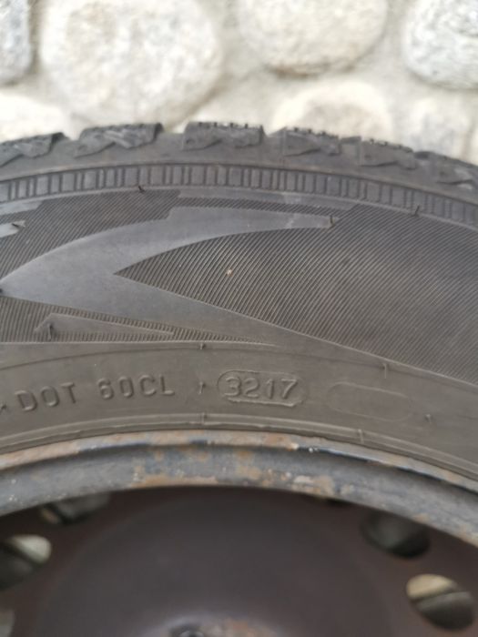 Vând anvelope iarna+jante de Audi