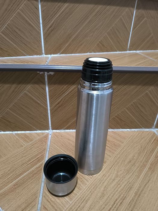 Продам новые термоса 3500