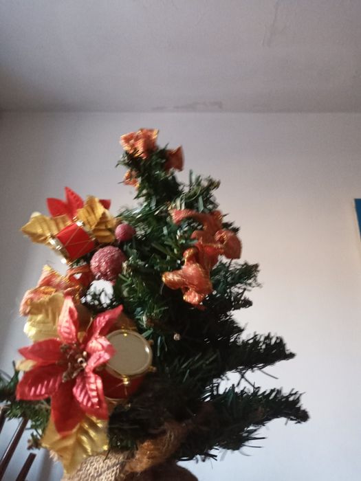 Ёлка на стол 1300 тг игрушки