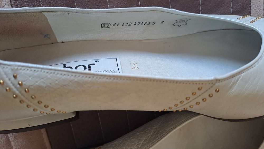 Бели дамски ниски обувки 38 номер