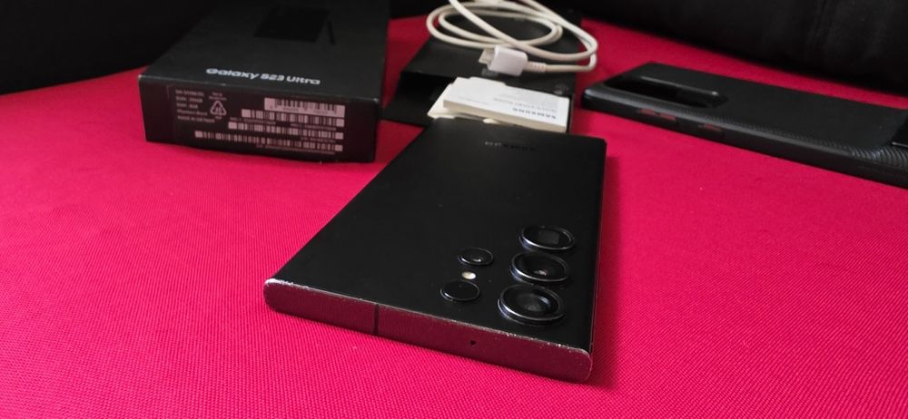 Samsung Galaxy S23 Ultra 256GB 8GB RAM Black ПЪЛЕН КОМПЛЕКТ!