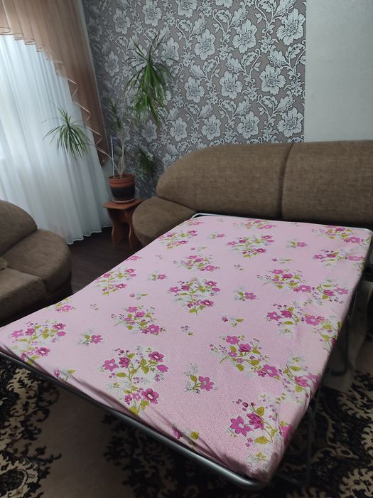 Продаётся диван и два кресла