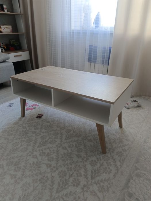 Журнальный стол продам.