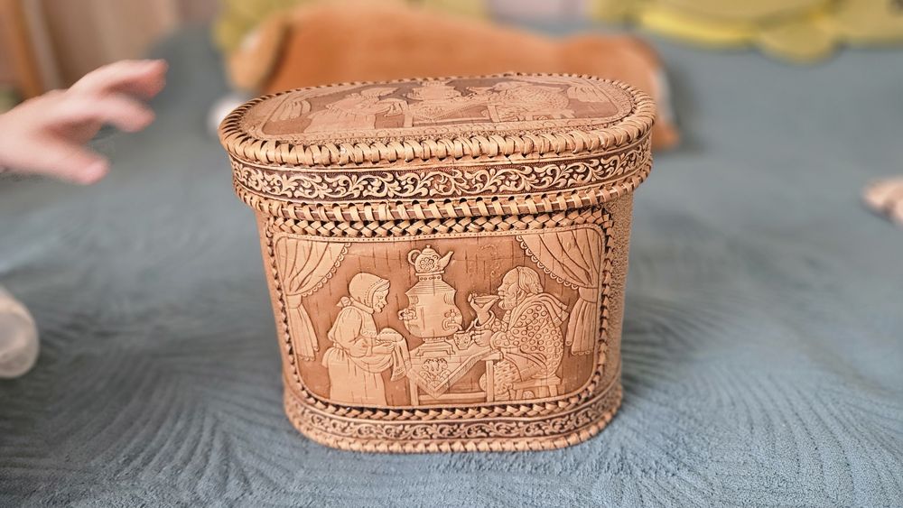 Продам хлебницу большую