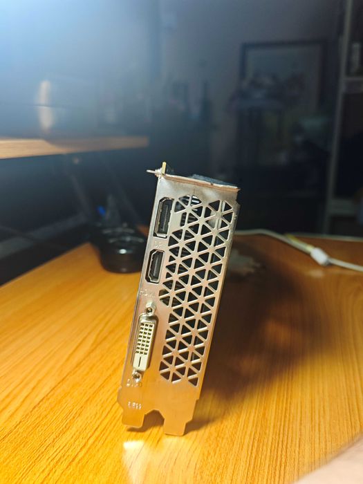 Продам рабочую видеокарту NVIDIA GeForce GTX 1050 Ti 4 ГБ GDDR5.