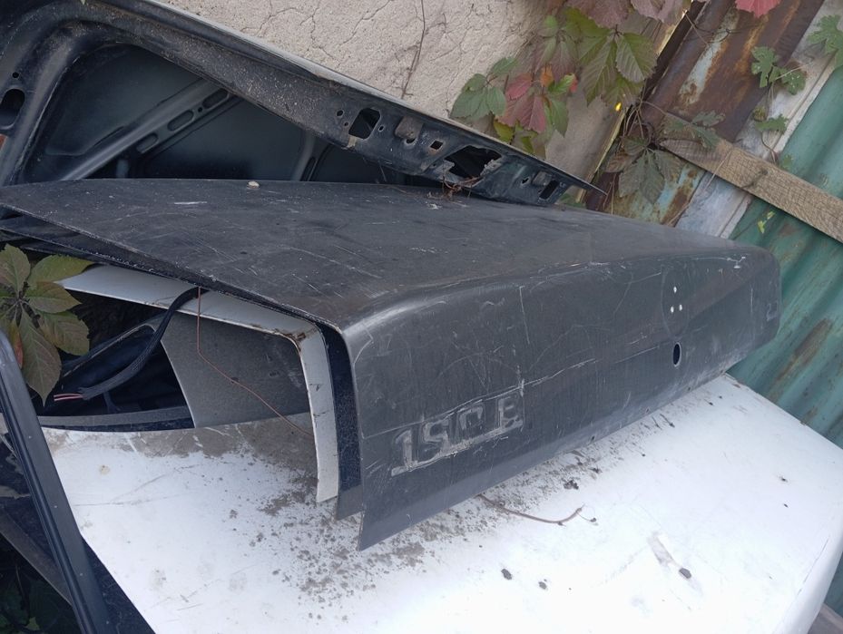 Крышка багажника Mercedes W201