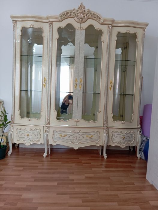 Сервант и комод комплект