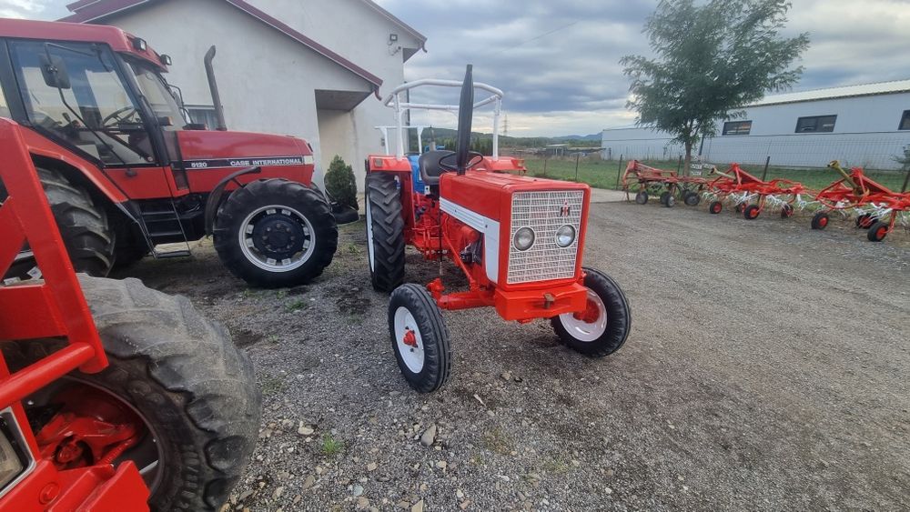 International 423 , ford 2000