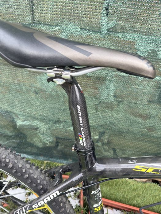 Карбонов Scott рамка 17,5 инча ,26 цола гуми.