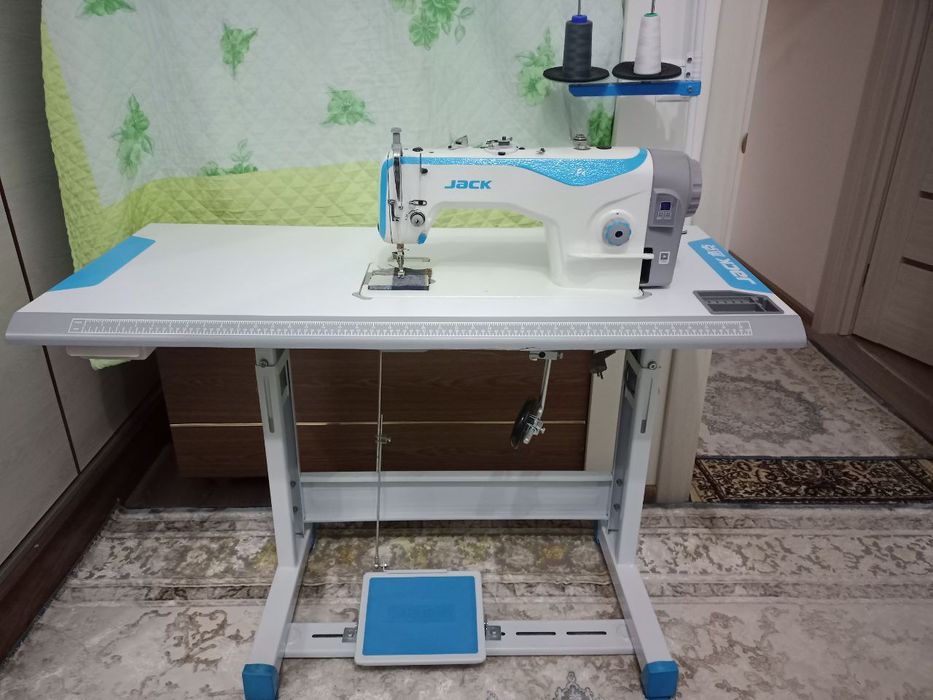 Срочно продам швейные машины!  Комплекте 3 машина