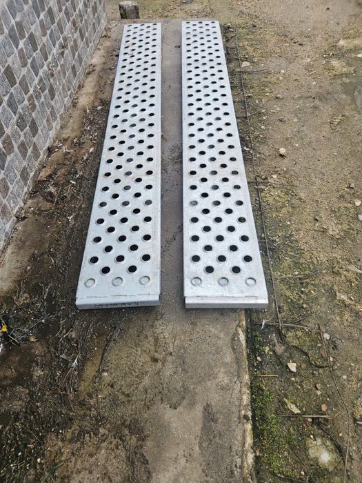 Rampi metalice pentru mașini și utilaje agricole – 3 tone