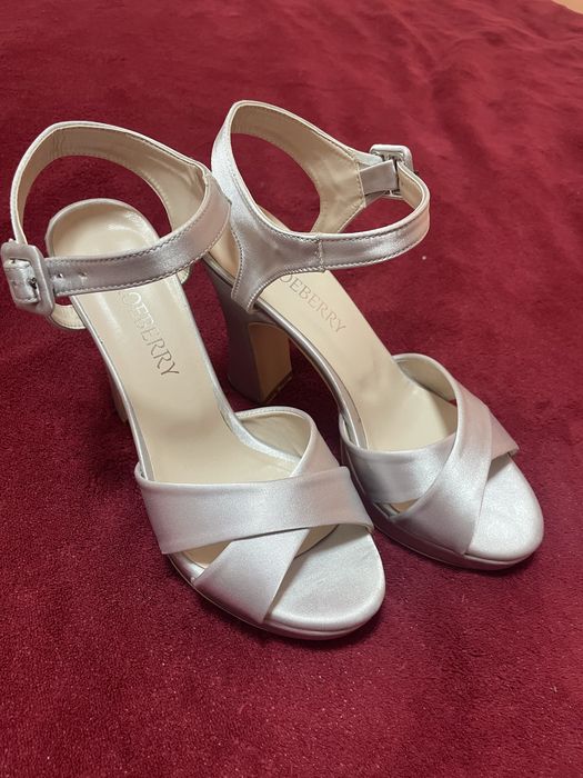 Абитуриентска рокля