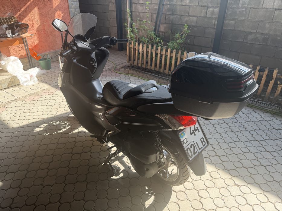 Сеутер моппед NMAX