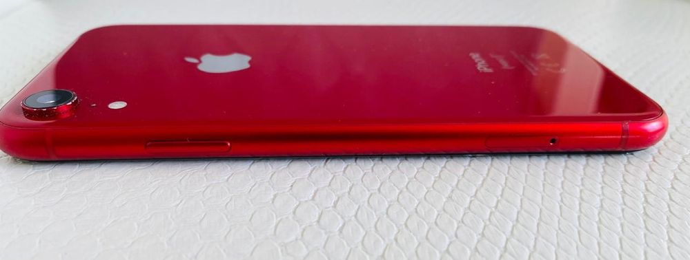 Продается iPhone XR