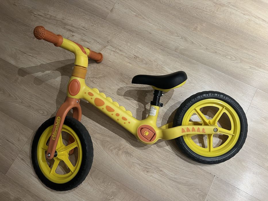 Продам беговел отличное состояние