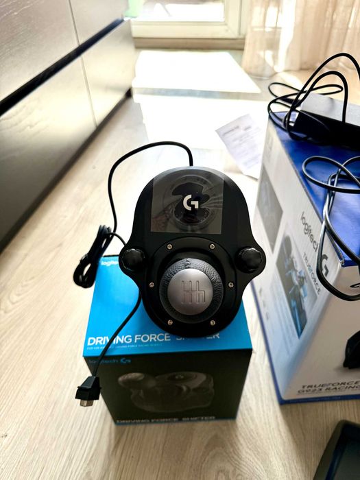 (като ново с гаранция) Logitech G923 + Скоростен Лост за PS + PC