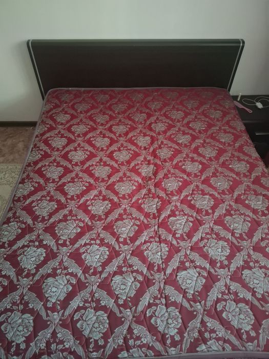 Двуспальная кровать
