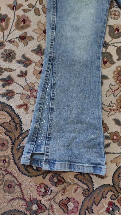 Продам джинсы для девочки на возраст 5-7 лет.