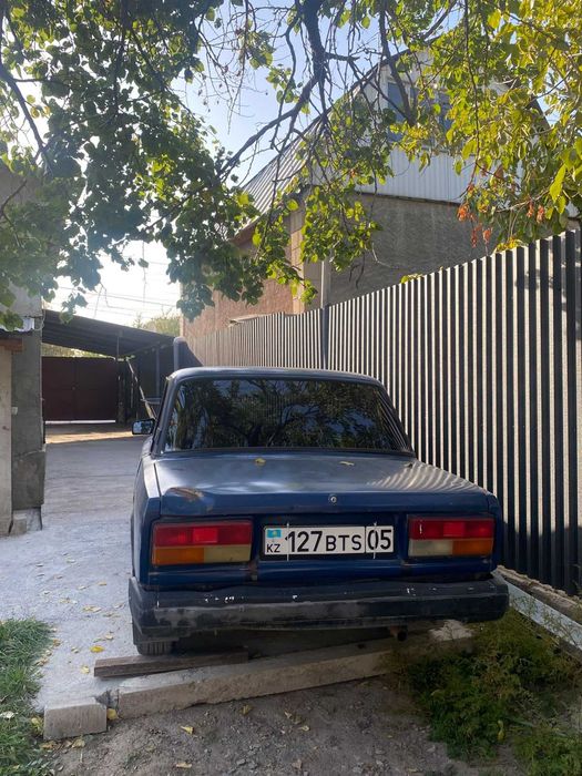 Автомобиль Лада 21070