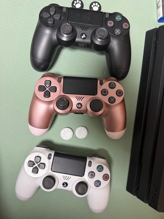 PlayStation 4 pro 1tb 3ta jostik