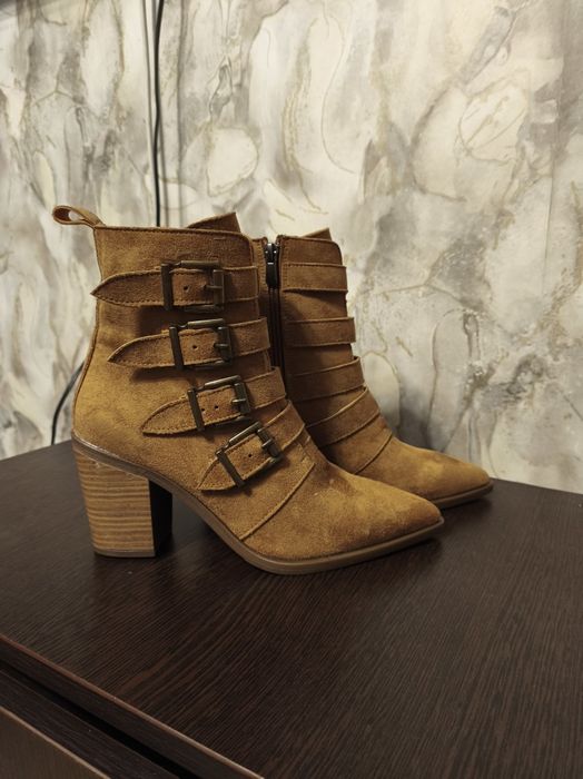 Срочно продам демисезонный ботинку