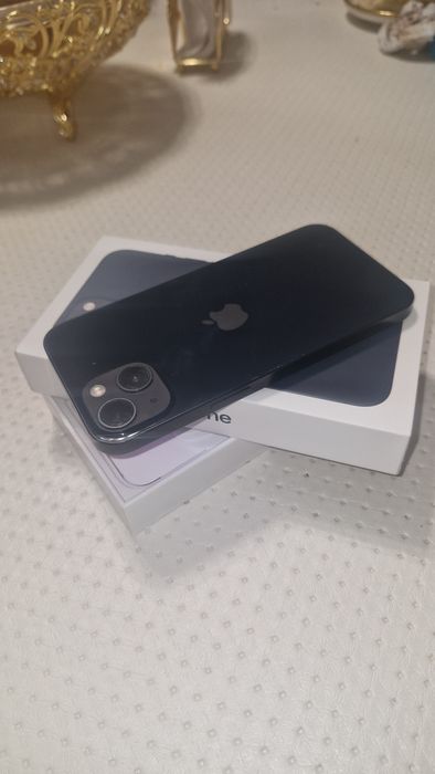 Продам телефон Айфон 13