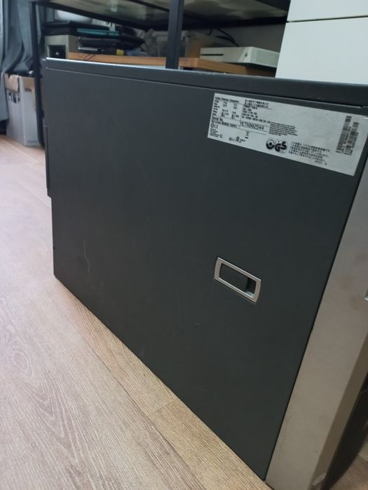 Server Fujitsu Primergy TX200S4 si Celsius W360