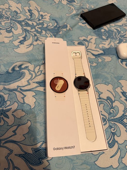 Samsung Galaxy Watch 7 (40mm) - CA NOU / Purtat de câteva ori