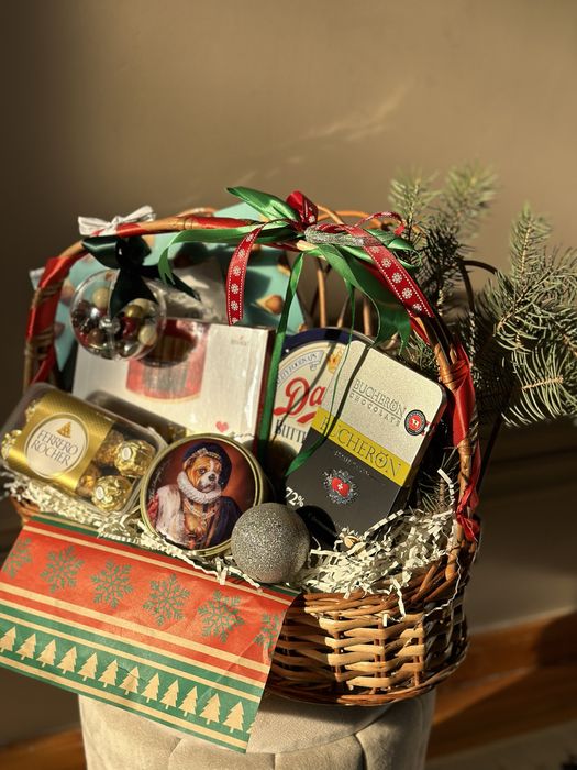 Новогодние подарочные корзины в наличии