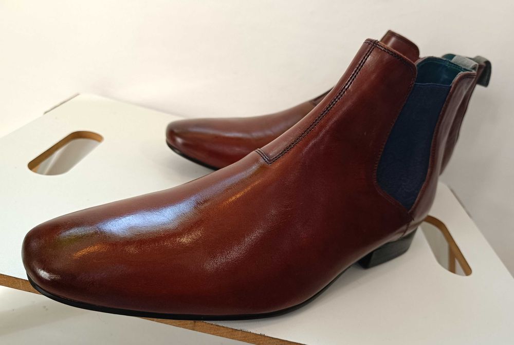 Ghete chelsea 41.5 42  plain toe Ted Baker London NOI piele naturala