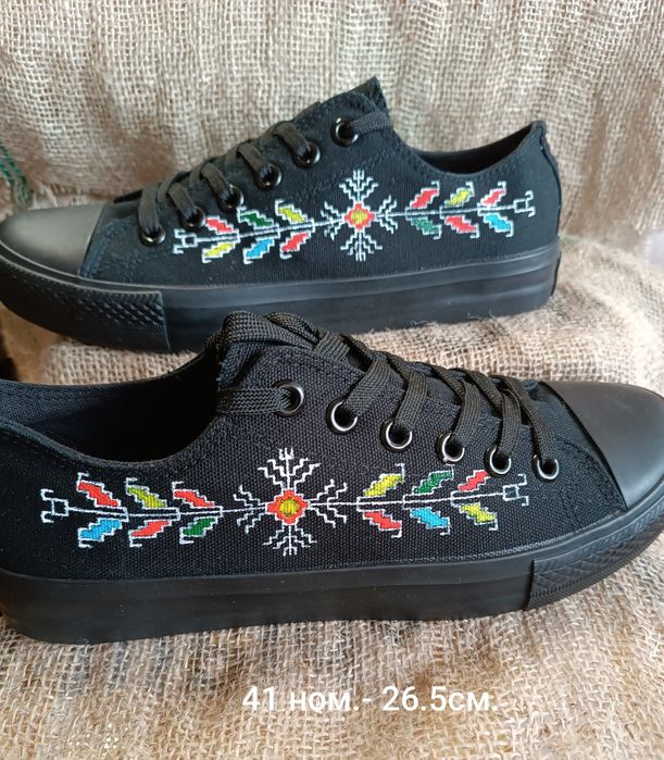 Рисуване на кецове с шевици и други