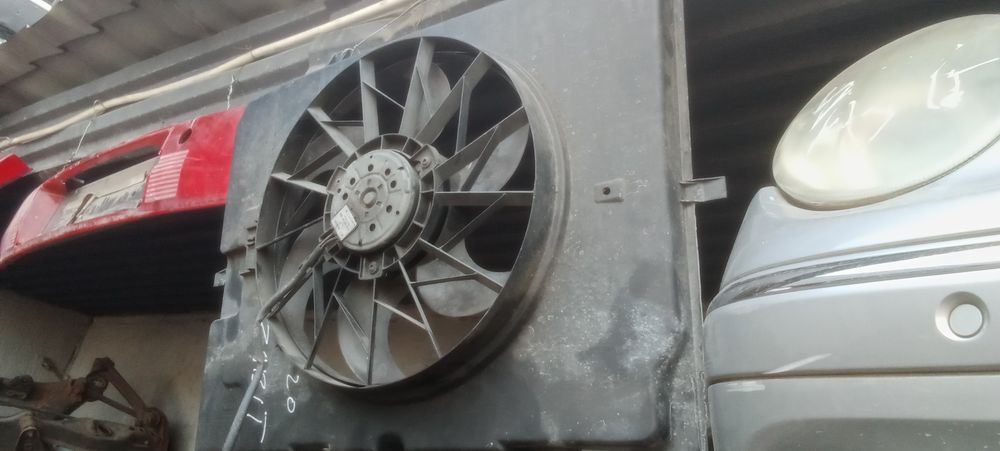 Мерседес 211. Мерседес 211.