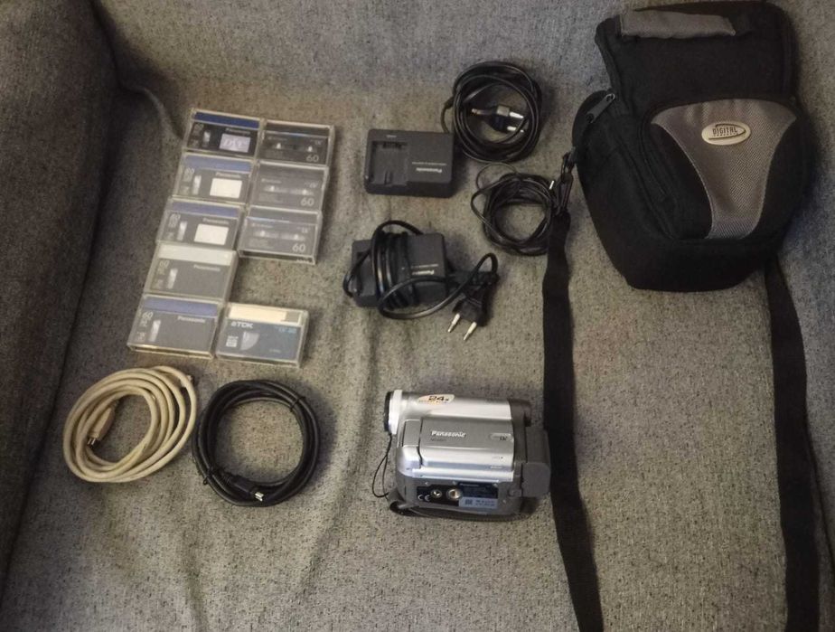 Pachet camera video MiniDV Panasonic NVGS17 + casete Focsani • OLX.ro