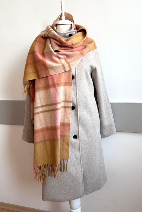 Голям мек вълнен шал в пастелни цветове