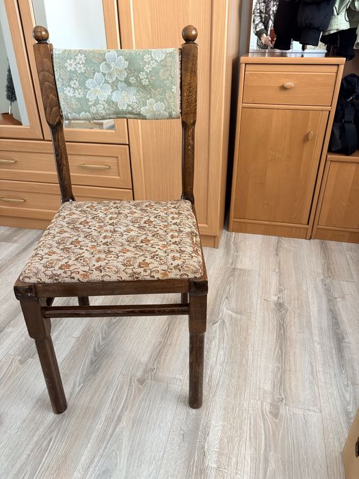 Продам стулья б/у деревянные