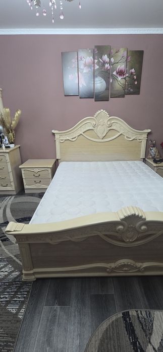 Спальный гарнитур