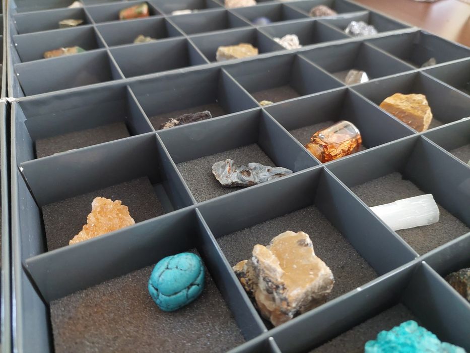 Colecție de  de pietre semiprețioase.