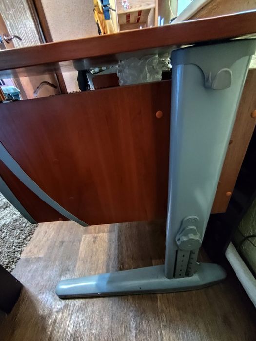 "Растущий " письменный стол и стул