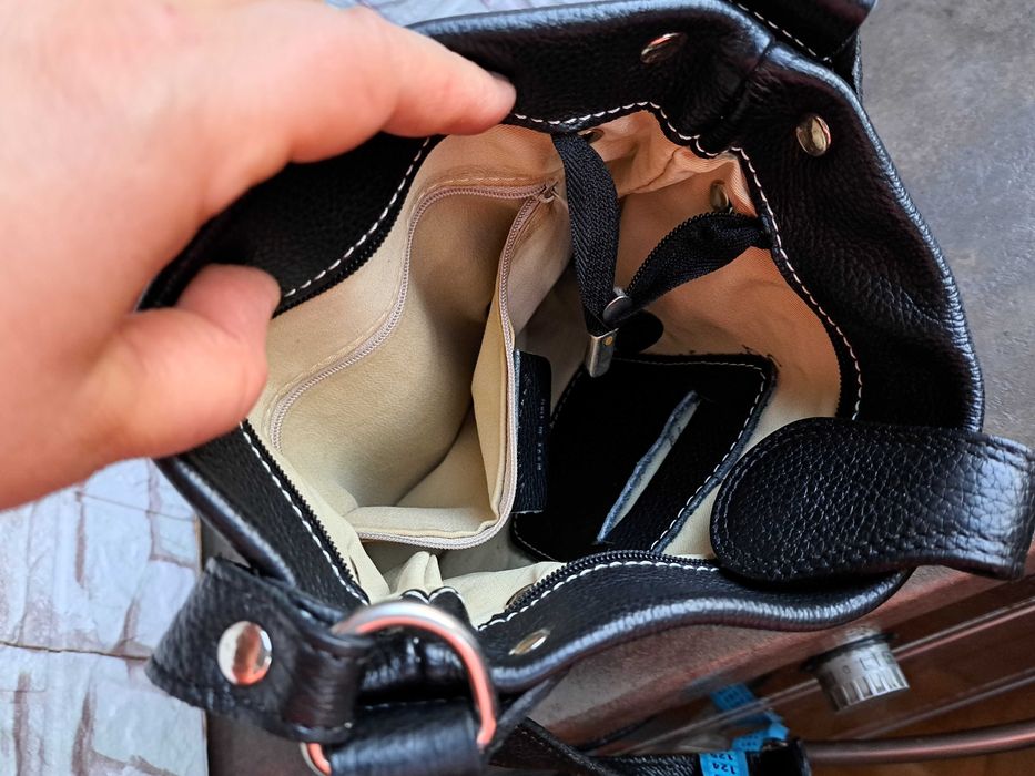 мъжка чанта,черна кожена чантичка-естествена кожа,,малка