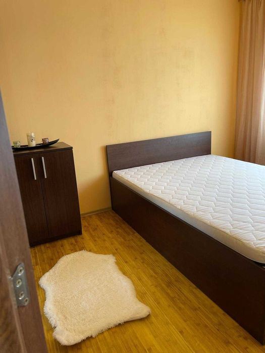 Vand ap cu 2 camere, zona f buna si linistita!