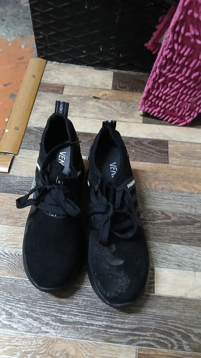 Обувь  38р маломерка 5000тг