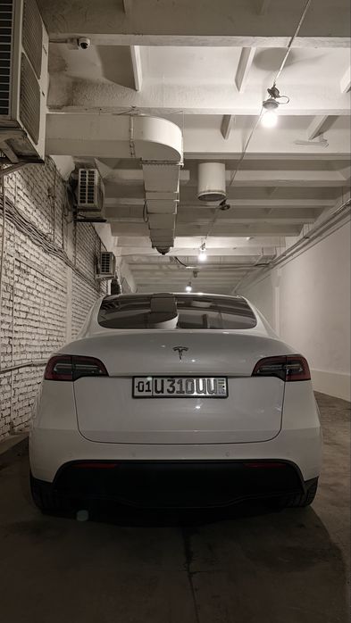Tesla model Y 2021